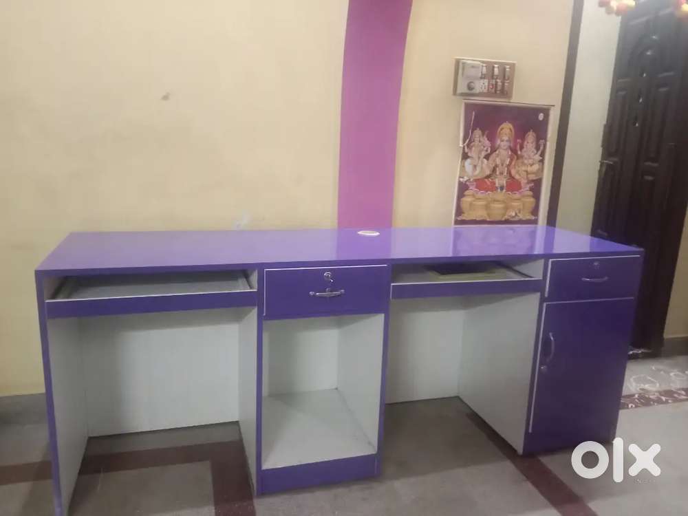 Computer table for sale