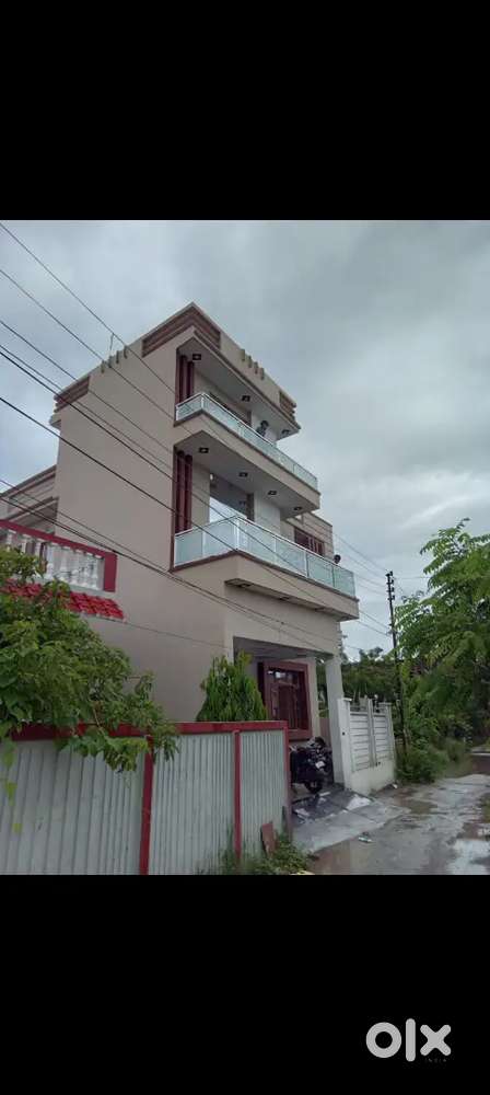 Beautiful house new house good locatio