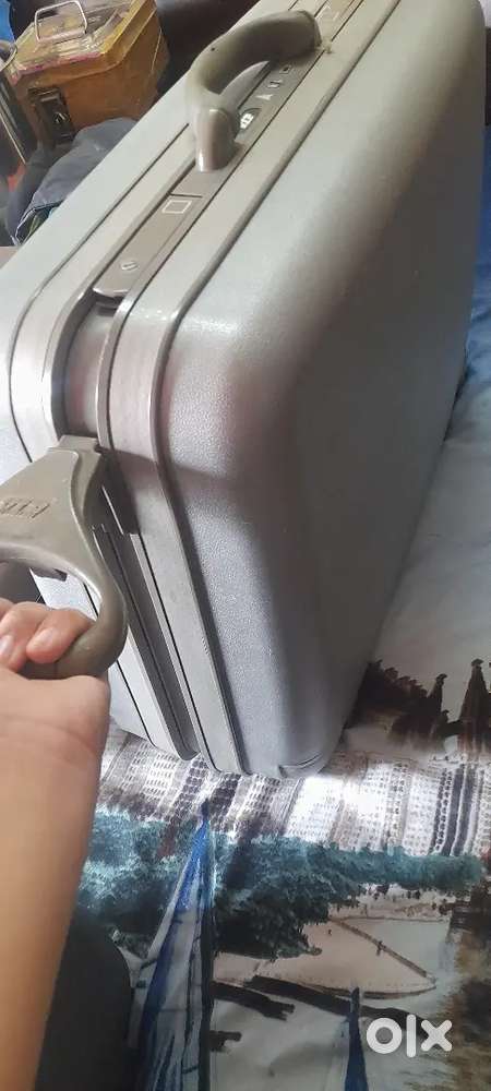 Luggage suitcase