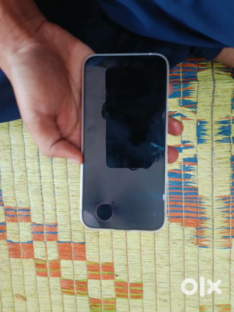 I phone 13 in very good condition with 87% battery health