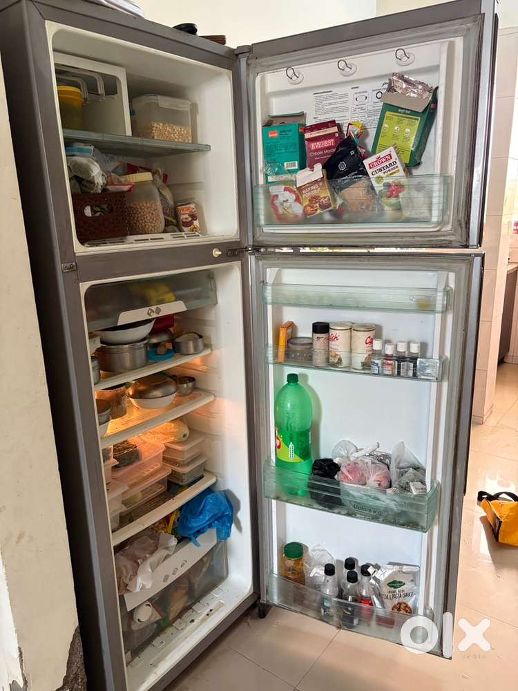 Goderej 267L Double door refrigerator 4 Star @ Rs 10,000