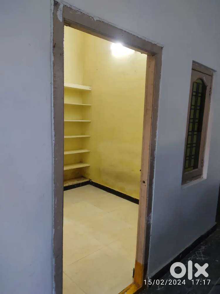 TOLET Single room with attached bathroom for bachelors