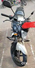 Yamaha FZs golden black