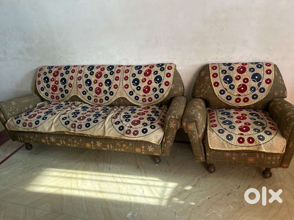 5 seater sofa 8years old property with good foam material and wood