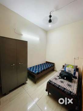 PG FOR BOYS NEAR SECTOR 82 IT CITY CP-67,