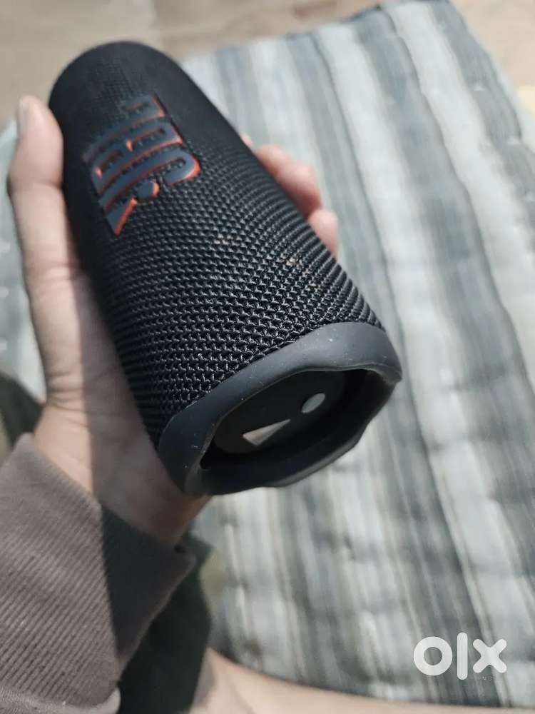 Jbl flip 6 AND FLIP 5