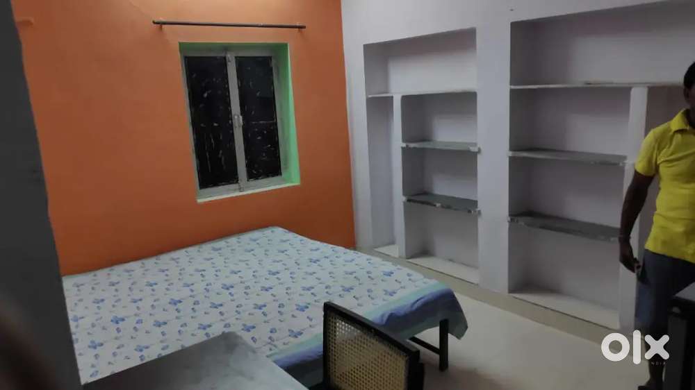 2 rooms available on rent for students boy and girls