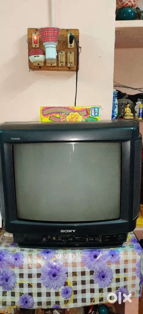 Sony Trinitron 14 inches portable Box Tv