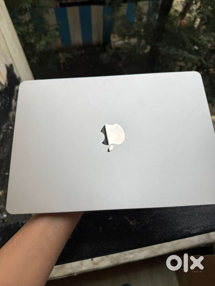 Apple Macbook Air M2 13 inches 256gb 8gb ram 2 years old perfect condi