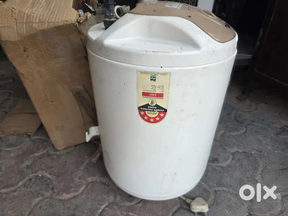 Geyser, very little used, in very good working condition.