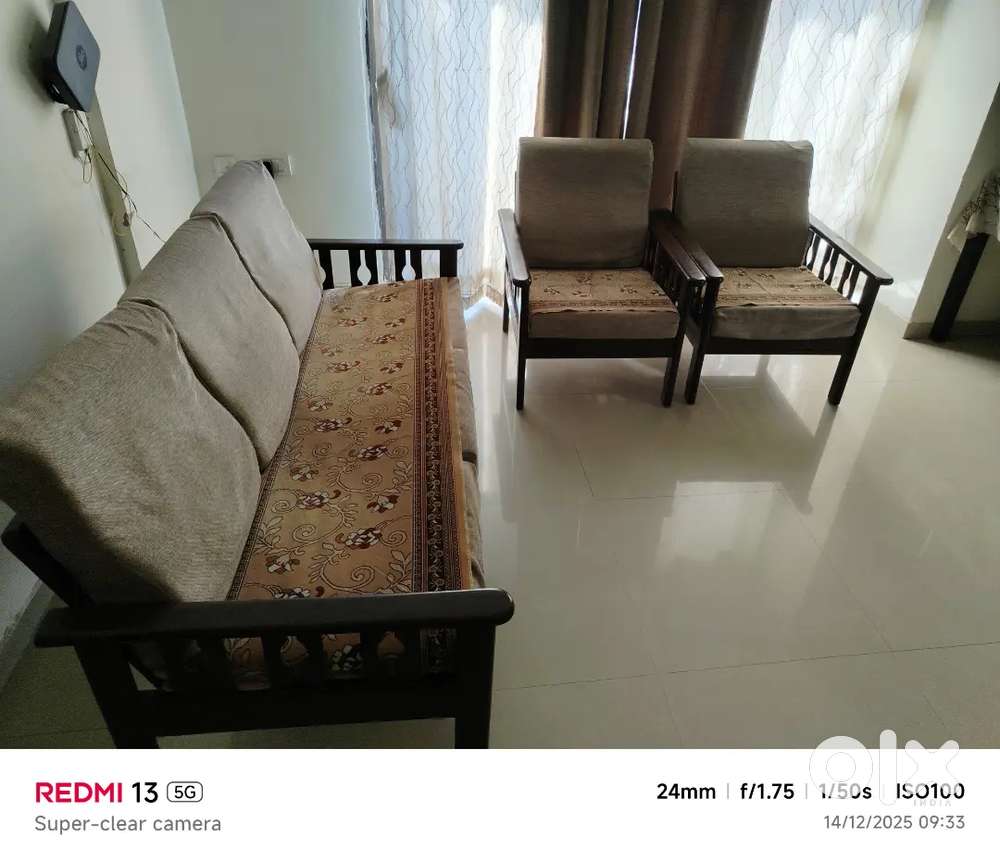 Sofa set with teapoy