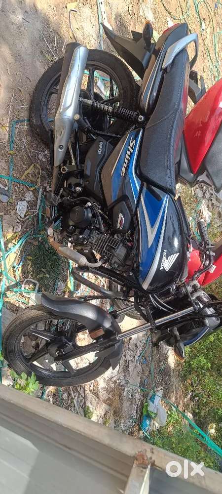 Honda shine 100 bs62B E20 fule. Older people handled bike.