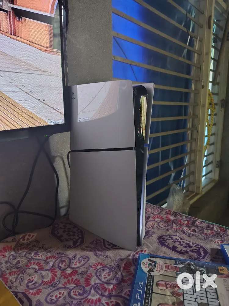 PlayStation 5 slim disc edition (1tb) with bill box only 3 months old