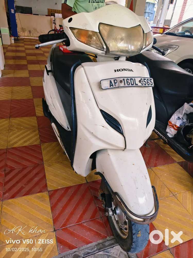 Honda Activa scooty 2015 model
