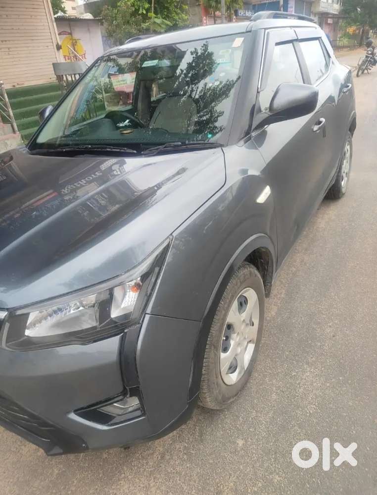 Mahindra XUV300 2023 diesel with sunroof
