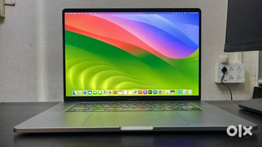 APPLE MACBOOK PRO A2141(I7,32/2TB,4GB AMD&1.5GB INTEL GRAPHICS,16INCH)