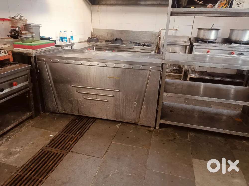 Full restaurant setup