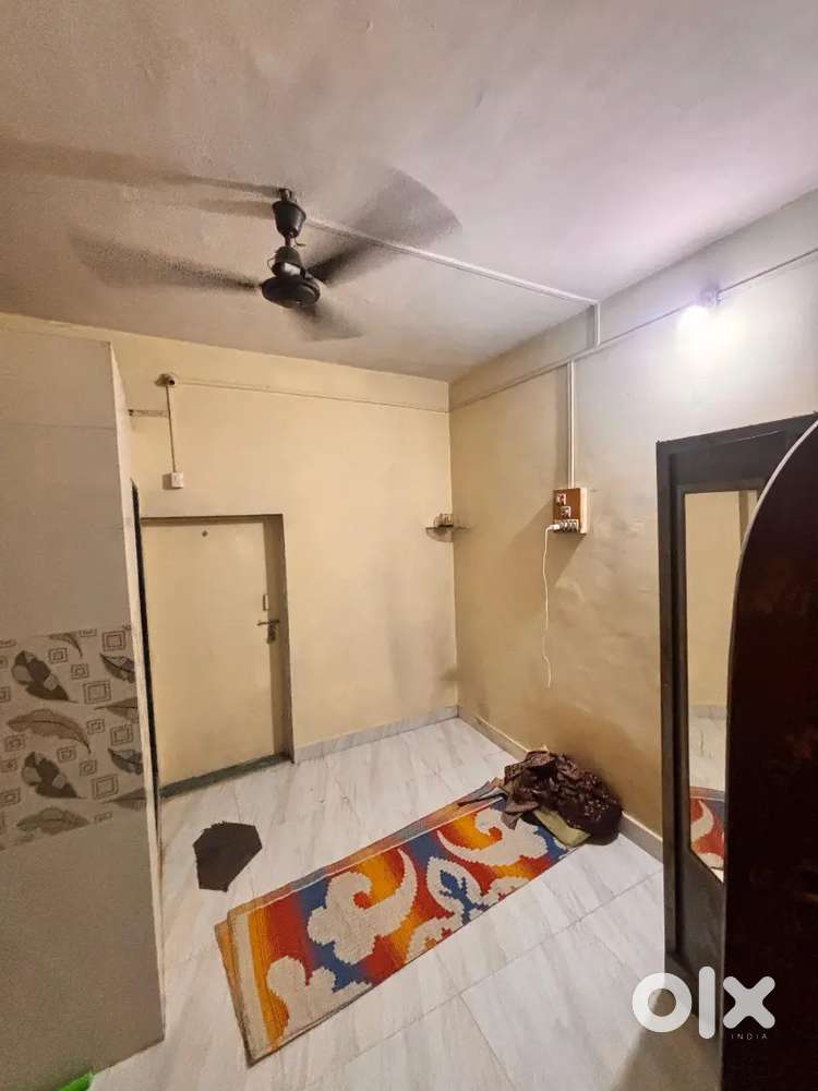 1rk 1st floor for rent 9500 rent with light 20k deposit