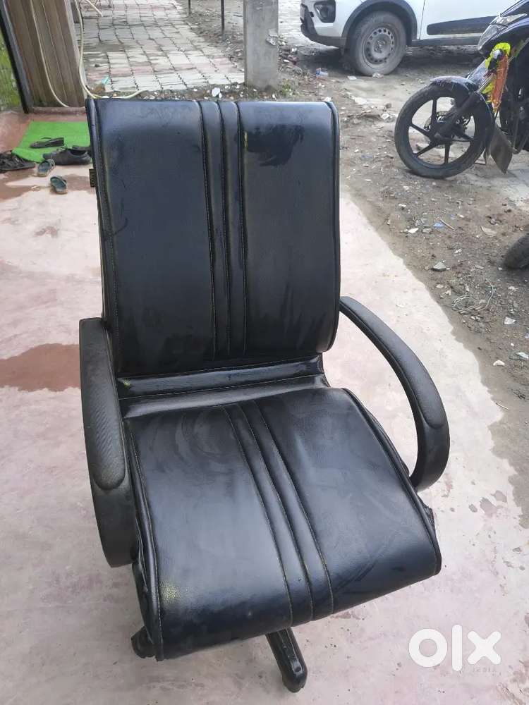 Office ka kurchi