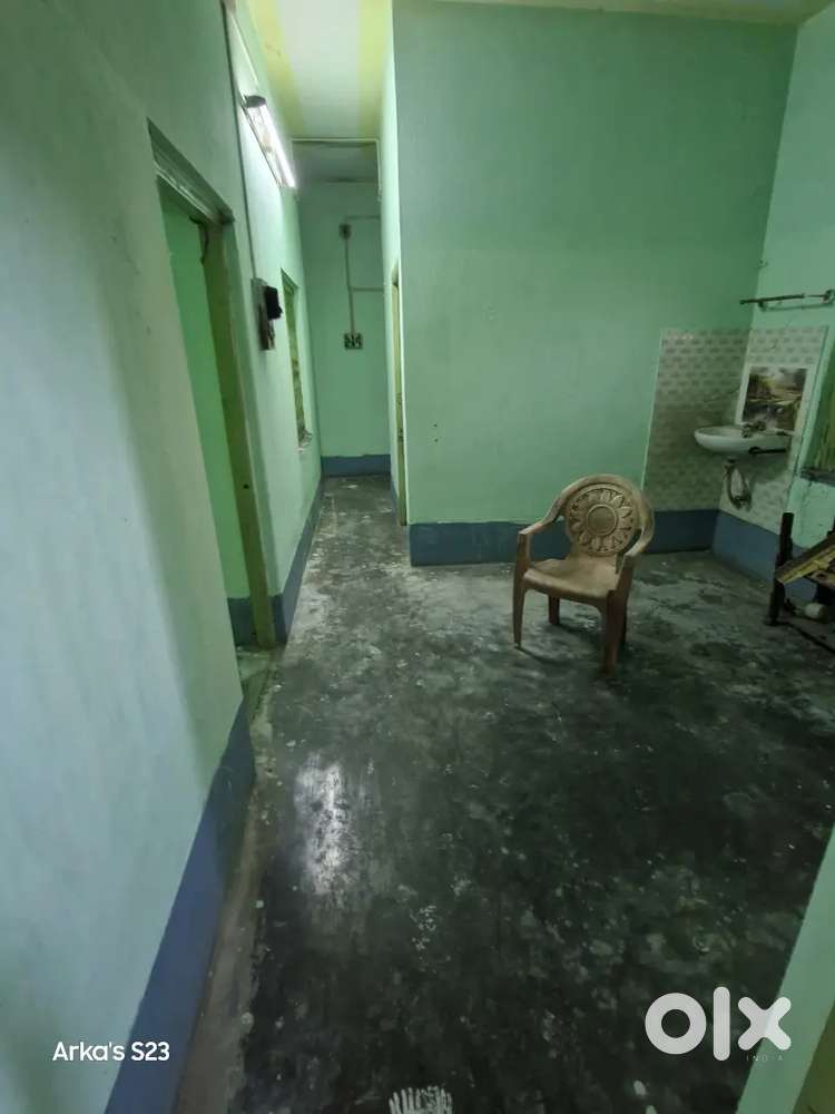 এখানে হিন্দু পরিবারকে ভাড়া দেওয়া হবে।