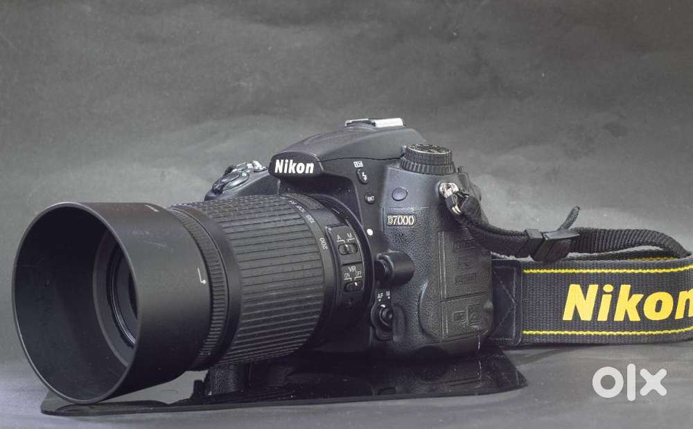Nikon D7000 DSLR with Nikon 55-200mm Lens MINT