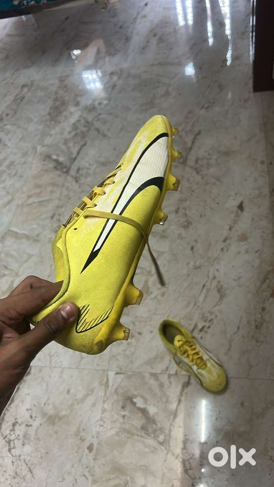 Puma football shoe