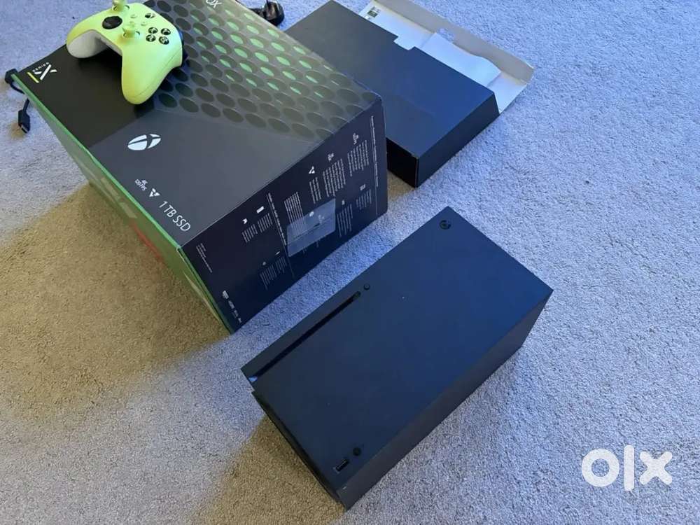 Xbox Series X 1TB Black. everything included