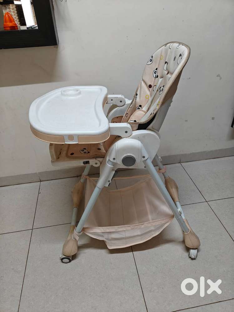 R for Rabbit Feeding Chair