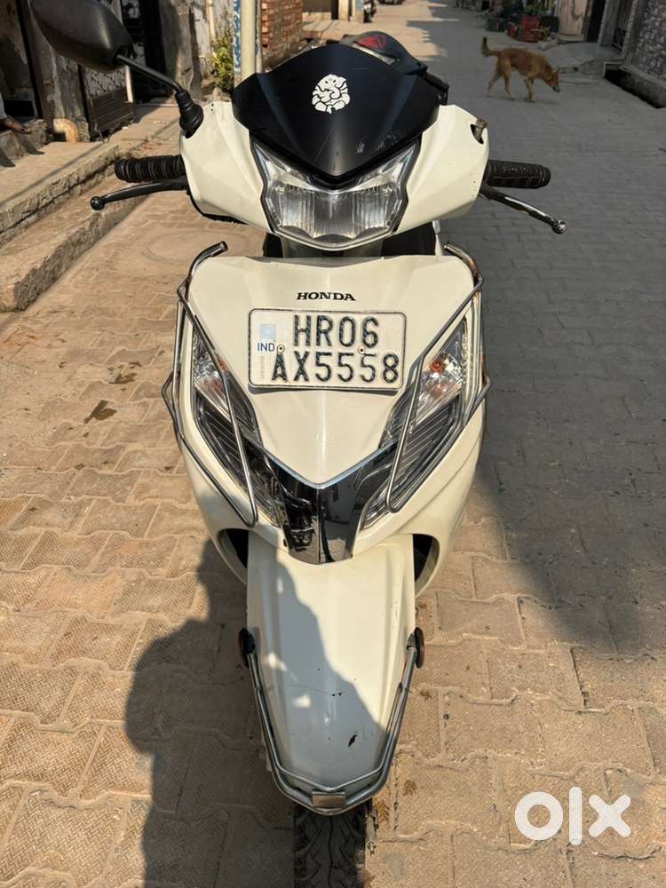 Activa 125. CC. Model 2021. Fully completely documents single hand