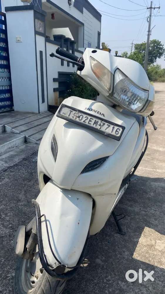 White colour honda activa