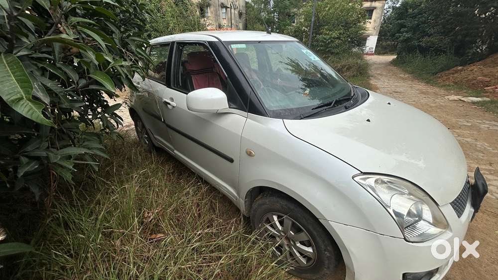 Maruti Suzuki Swift 2011 Petrol Well Maintained Officer self Drived