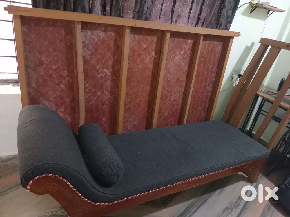 Used Good condition Wooden coat and Diwan coat+ tailoring machfor sale