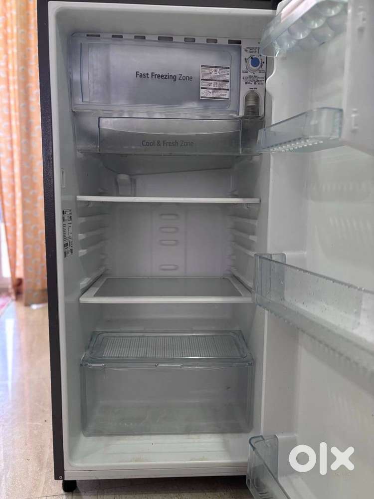 JUST 11 MONTHS OLD LG SINGLE DOOR FRIDGEE