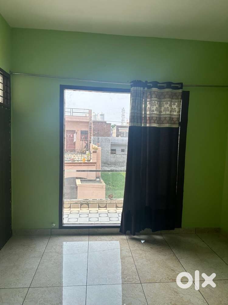 2 bhk rent room available only family