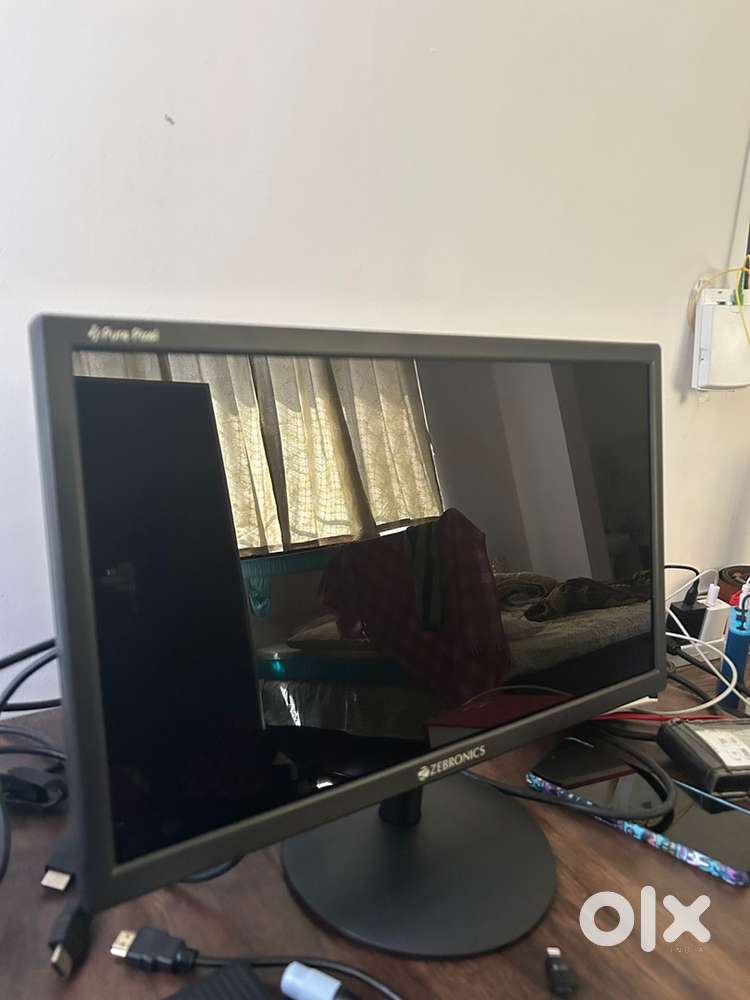 Selling 2 Monitors -18.5(Brand new Zebronics LED + Used Dell LCD