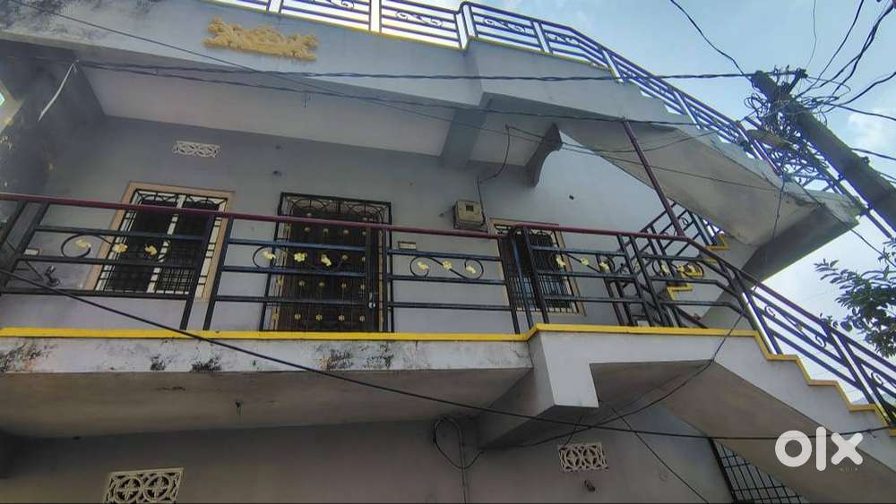 Individual house for urgent sale 60 gajalu G+1 , Hill house