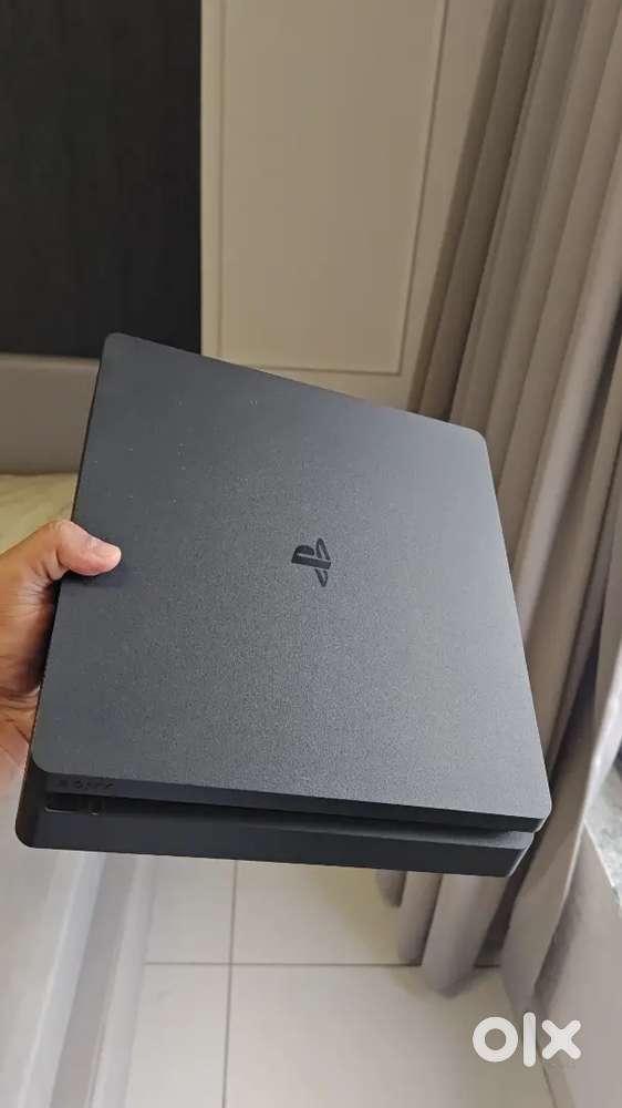 PS4 FOR SALE AT A BEST PRICE WITH 2 GAMES