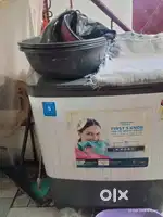 Washing machine very good condition with Bill 8.5kg one year old