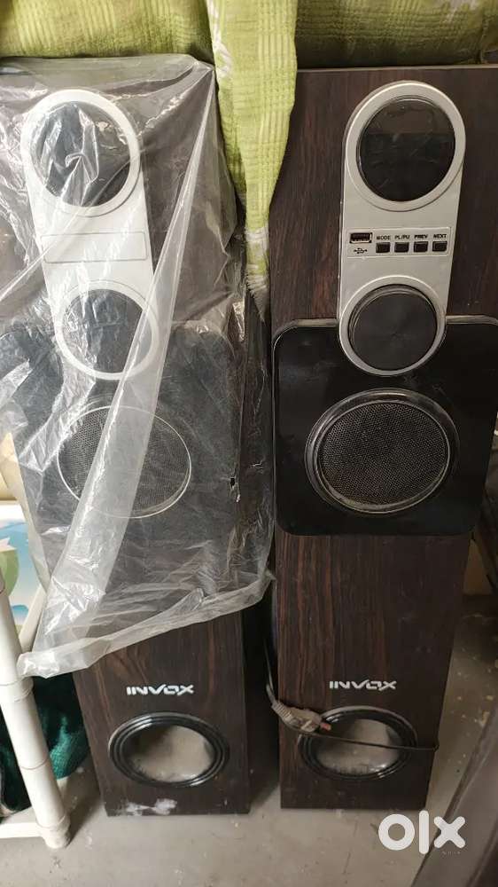 Speakers pair