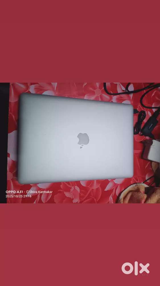 Kissi ko Chahiye to SMS kara Mackbook Pro
Intel Core i7 
Memory 16 GB