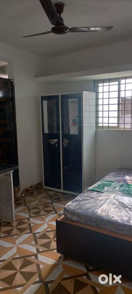 Rooms available for girls near c21 mall, kitchen and letbath attached.