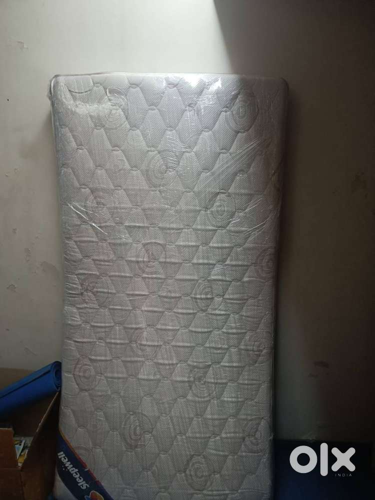 Sleepwell Single Mattress in Great Condition in Mulund