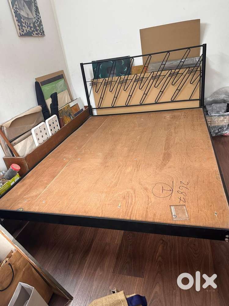 Solid Metal bed