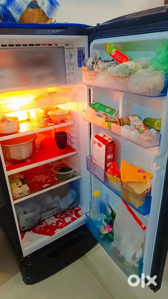 Sumsung Fridge, Washing Machine, Queen Size Bed, 4 Sitter Dining Table