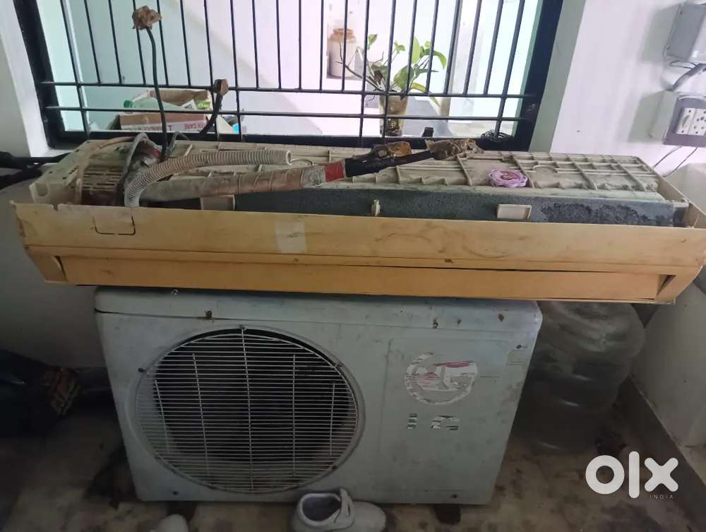 1.5 ton Split AC - 10 years old