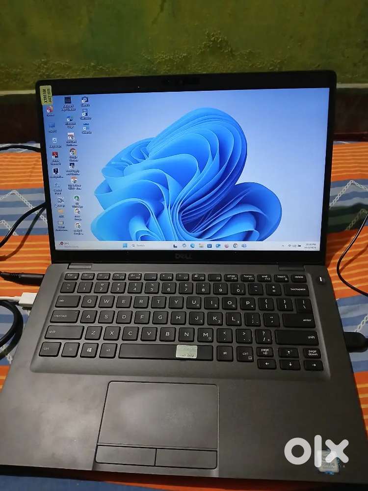 2 laptop he is lia.