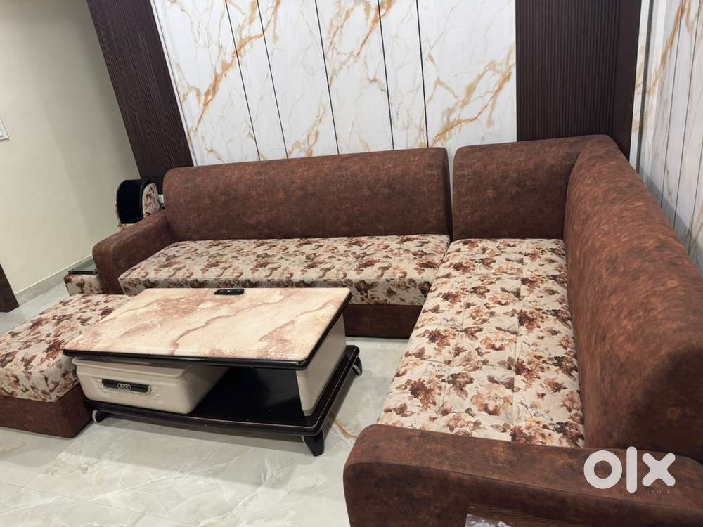 7seater sofa with center table