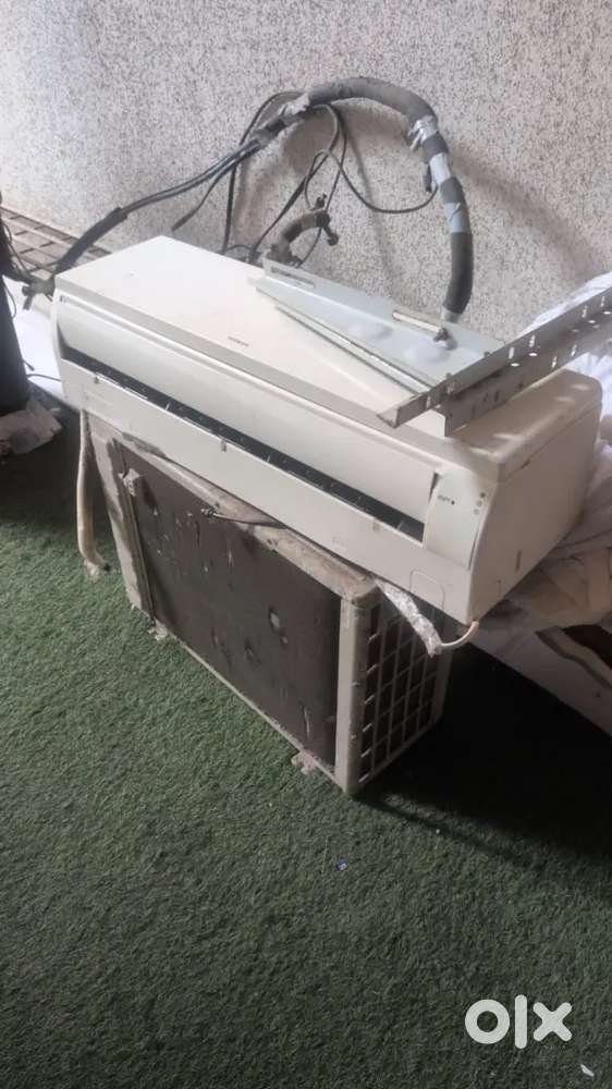 1.5 ton inverter ac Hitachi