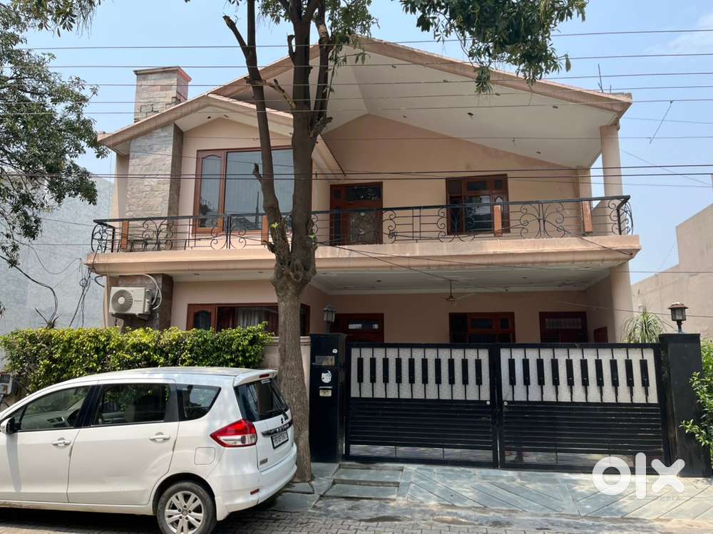 3 bhk independent floor Basant Avenue