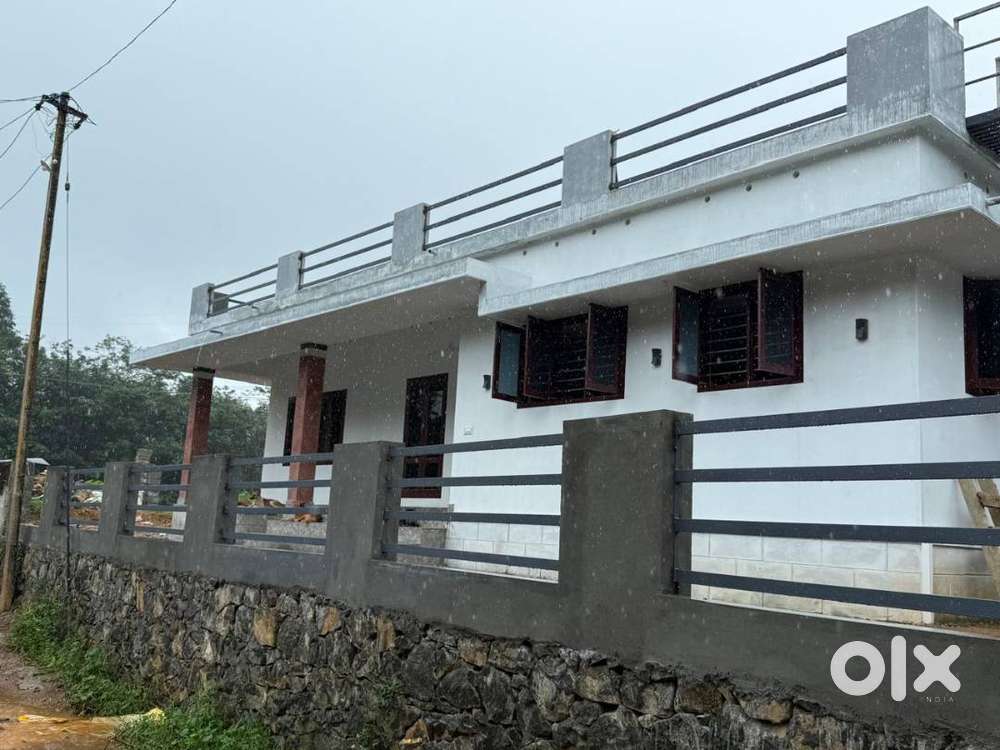 Ettumanoor - Near Kuravilangadu , Supper Home For Sale